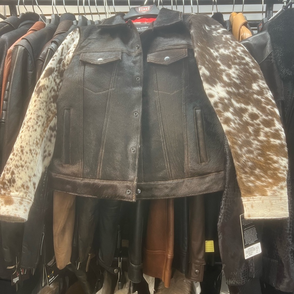 Men's Cowhide Jacket with Black and Brown Accents - Picture 4 of 4